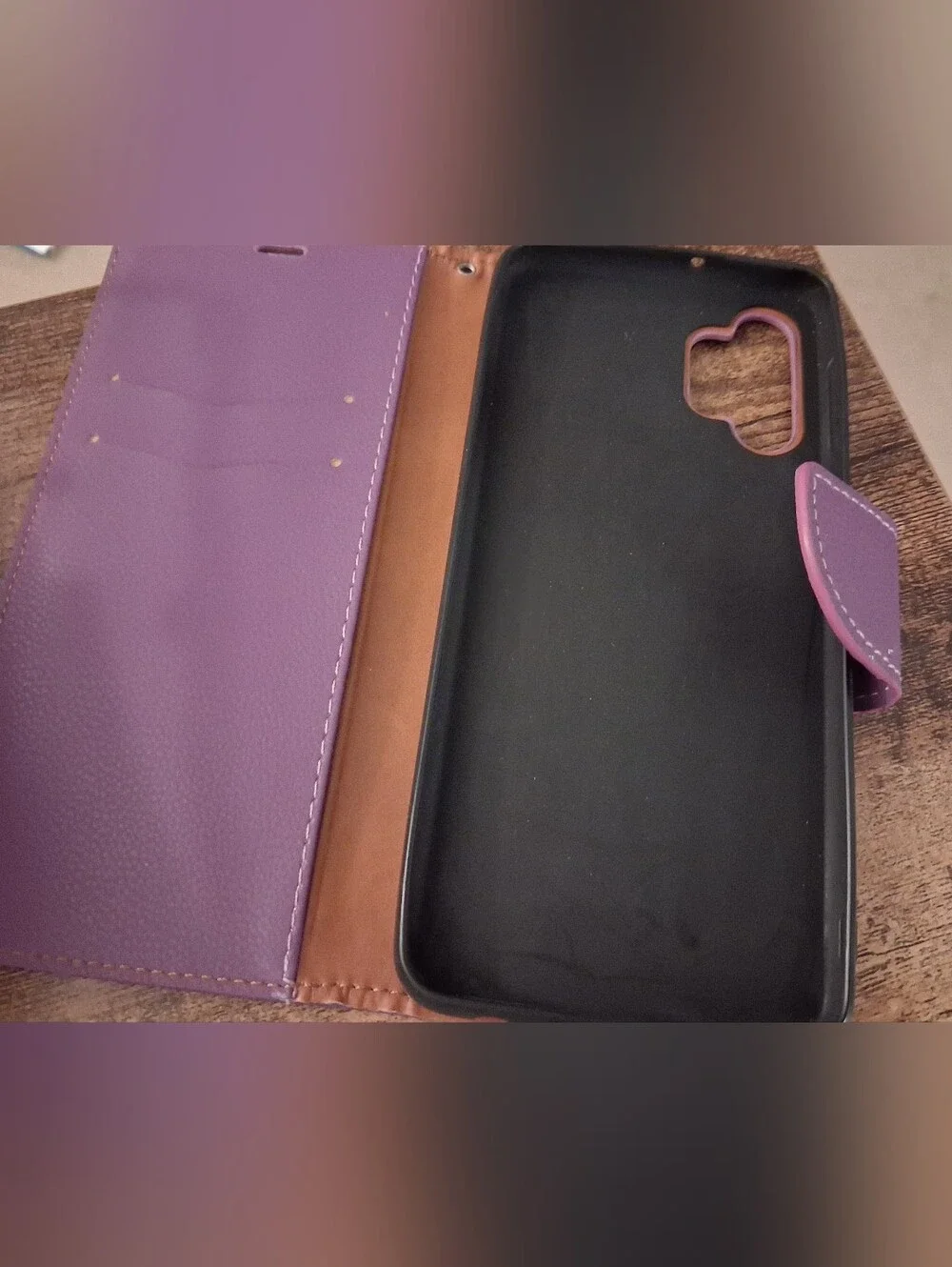 The Samsung Galaxy A32 5G Cell phone and 3 Cases Pocket Card Holder